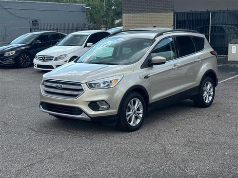 Used 2018 Ford Escape SE image 1