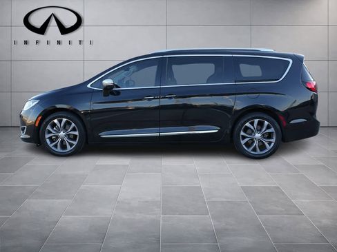 Used 2020 Chrysler Pacifica Limited w/ Tire & Wheel Group image 4