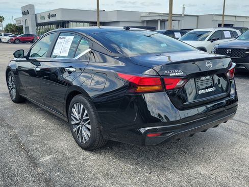 Used 2025 Nissan Altima 2.5 SV image 5