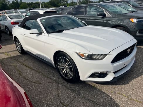 Used 2017 Ford Mustang Premium RWD image 19
