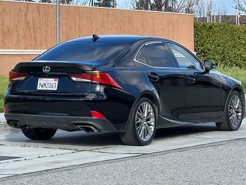 Used 2017 Lexus IS 200t image 4