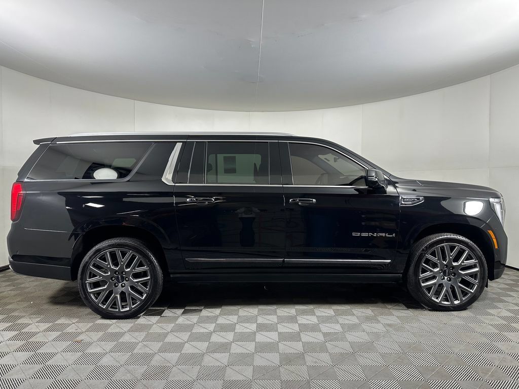 Used 2025 GMC Yukon XL Denali Ultimate AWD/4WD image 6