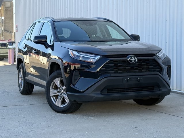 Used 2025 Toyota RAV4 XLE AWD/4WD image 2