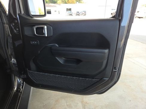 Used 2021 Jeep Wrangler Sport S image 43