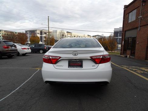 Used 2017 Toyota Camry SE image 7