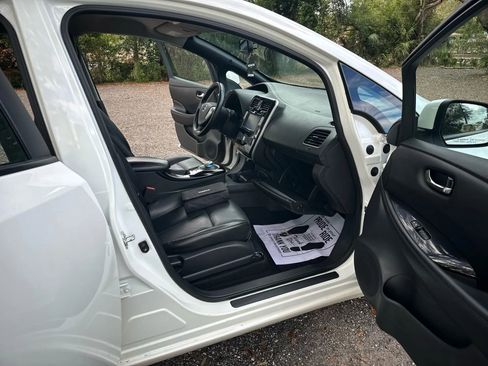 Used 2013 Nissan Leaf SL image 6