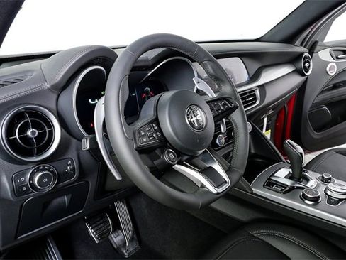 New 2025 Alfa Romeo Stelvio Sprint image 5