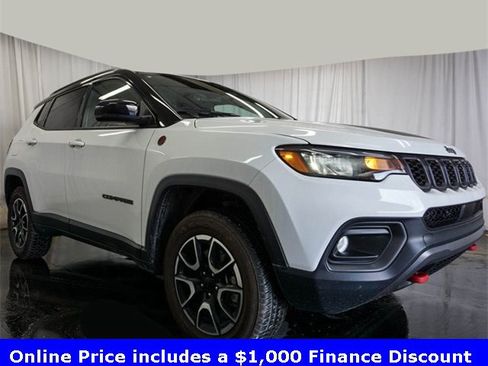 Used 2024 Jeep Compass Trailhawk image 2