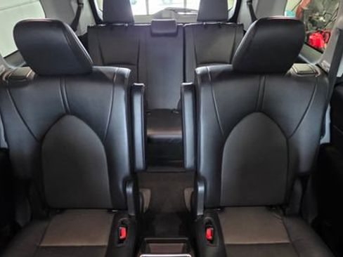 Used 2025 Toyota Grand Highlander XLE image 30