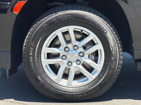 Used 2024 Chevrolet Tahoe LT AWD/4WD image 32