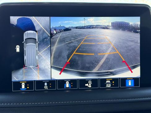 Used 2021 Chevrolet Suburban Z71 w/ Z71 Signature Package image 25