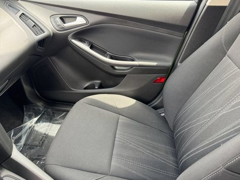 Used 2018 Ford Focus SEL w/ Cold Weather Package FWD image 18