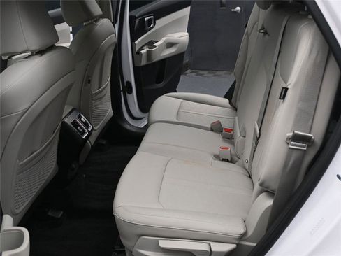 Used 2025 Kia Sorento S w/ Panoramic Sunroof Package image 6