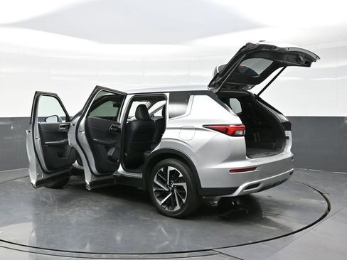 Used 2024 Mitsubishi Outlander SE image 53