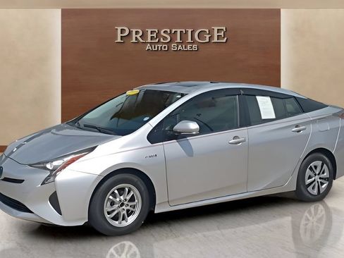 Used 2017 Toyota Prius Three w/ Advanced Technology Package FWD image 26