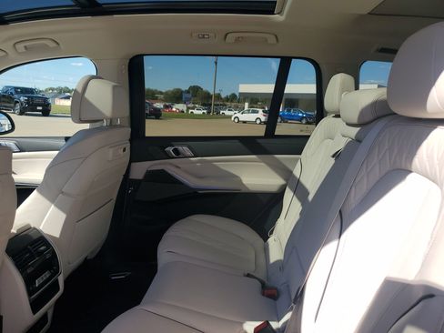 Used 2022 BMW X7 xDrive40i w/ Premium Package image 32