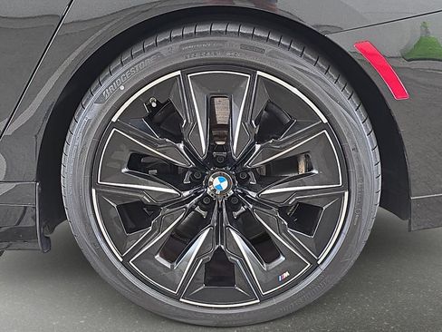Used 2023 BMW i7 xDrive60 AWD/4WD image 32