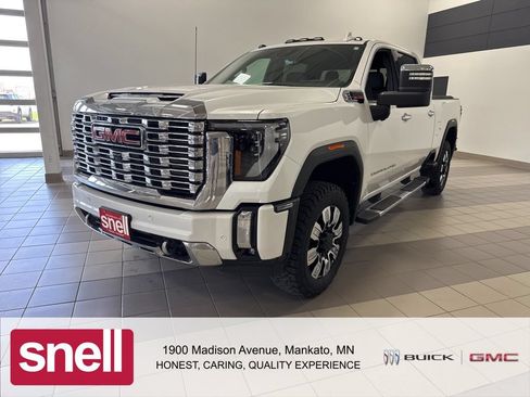 Used 2025 GMC Sierra 3500 Denali w/ Technology Package AWD/4WD image 1