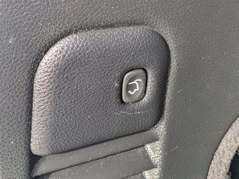 Used 2019 Jeep Grand Cherokee Altitude image 11