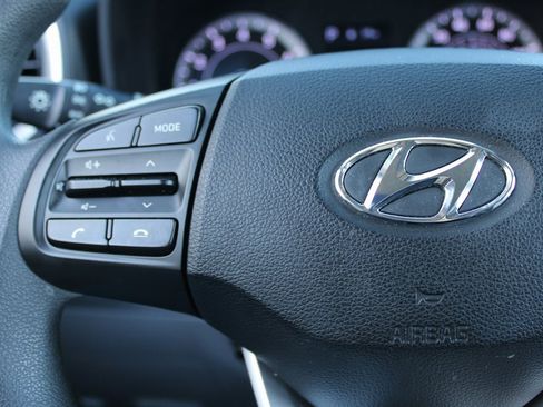 Used 2020 Hyundai Venue SEL image 12