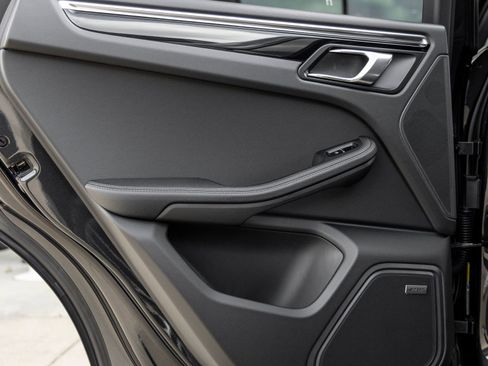 Certified 2026 Porsche Macan AWD/4WD image 29