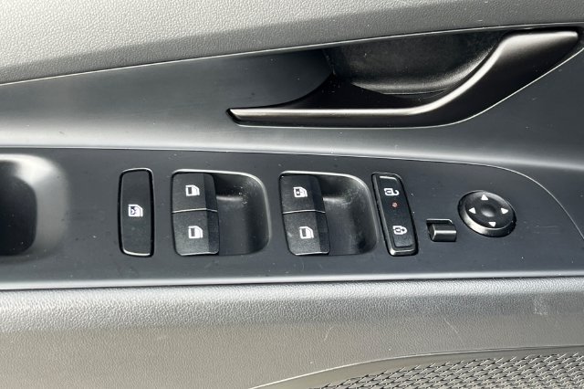 Certified 2025 Hyundai Elantra SEL FWD image 14