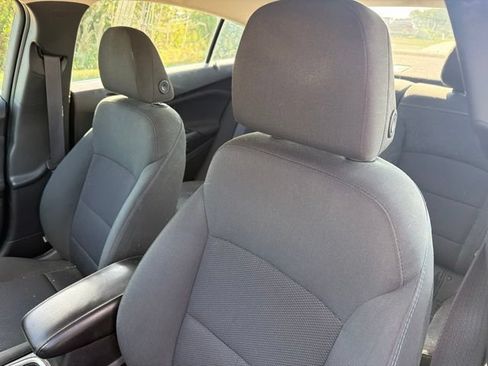 Used 2017 Chevrolet Cruze LT FWD image 10