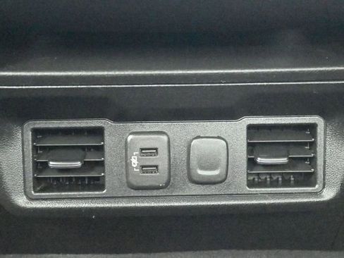 Used 2022 Chevrolet Silverado 1500 LT AWD/4WD image 16