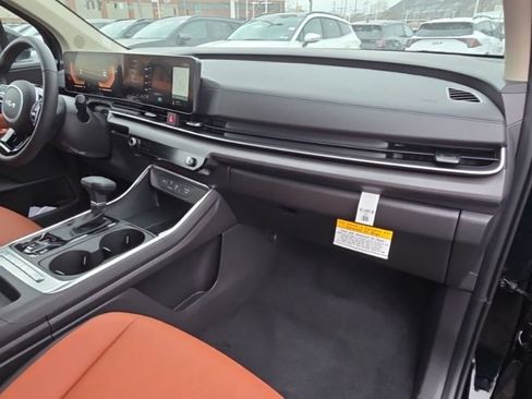 New 2026 Kia Carnival EX image 15