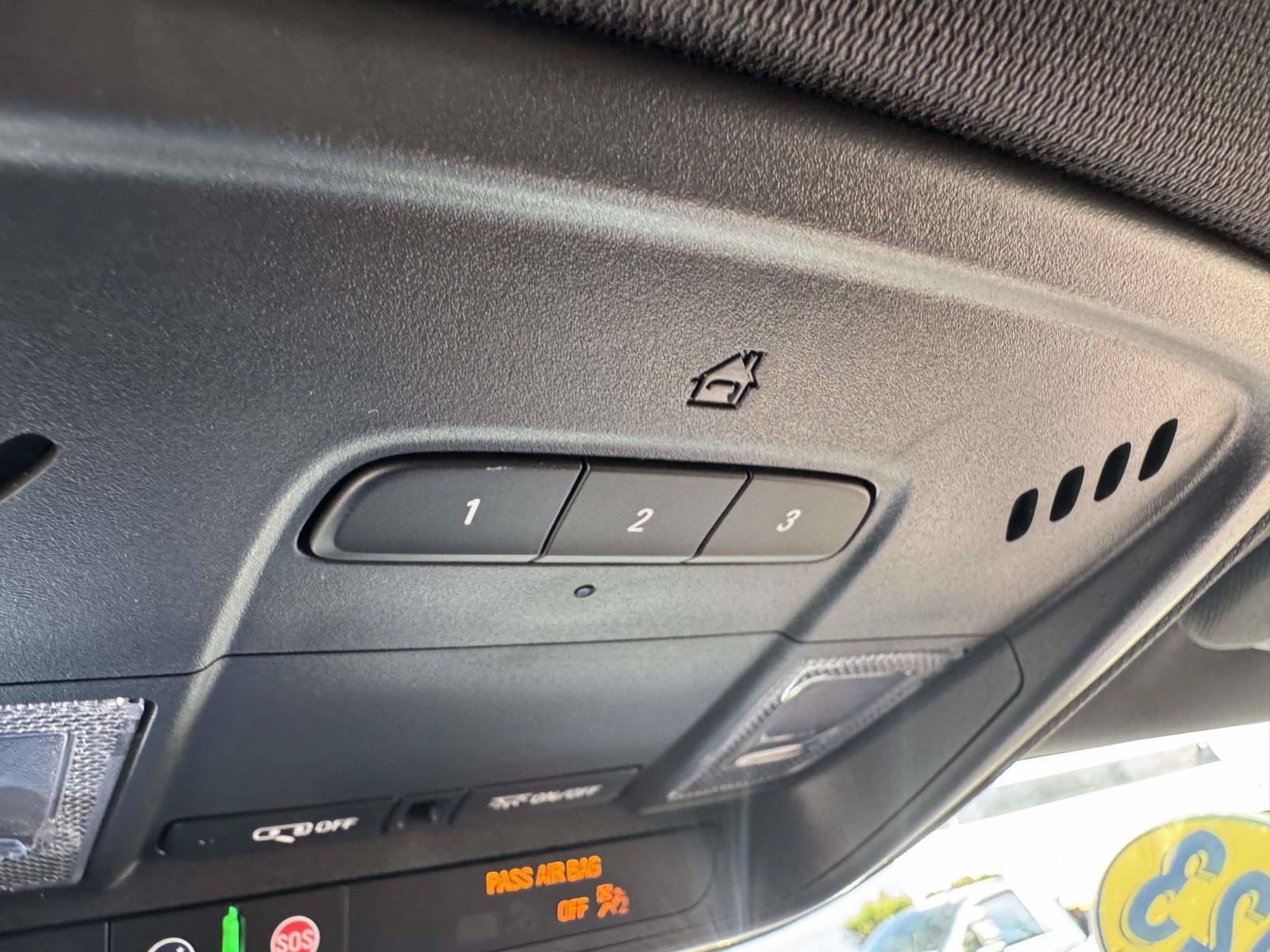 Used 2023 Chevrolet Traverse LT AWD/4WD image 38