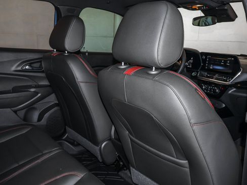 Used 2025 Chevrolet Trax RS FWD image 42