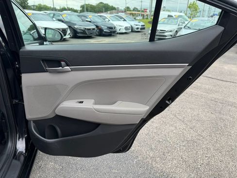 Used 2019 Hyundai Elantra SE FWD image 26