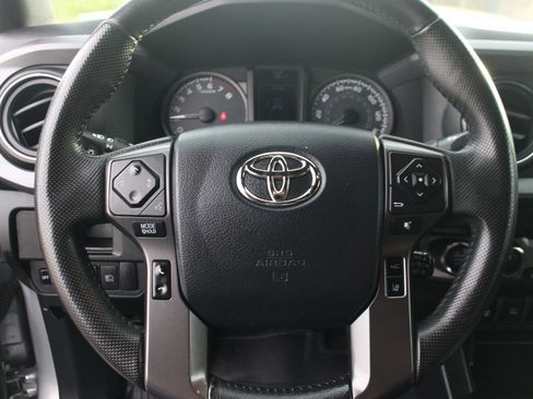 Used 2019 Toyota Tacoma TRD Off-Road w/ Technology Package image 19