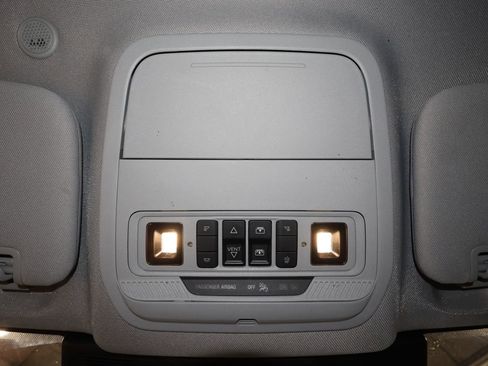 Used 2021 Ford Explorer XLT w/ Equipment Group 202A image 35