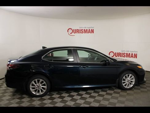 Used 2021 Toyota Camry LE AWD/4WD image 9