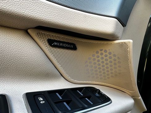 Used 2017 Jaguar XF Premium image 26