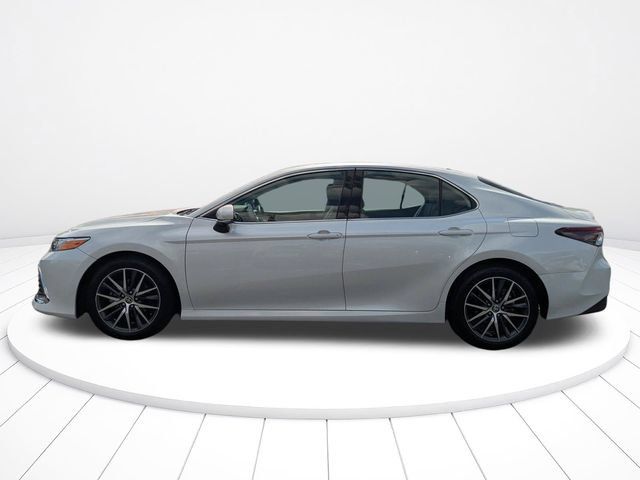 Used 2023 Toyota Camry XLE FWD image 6