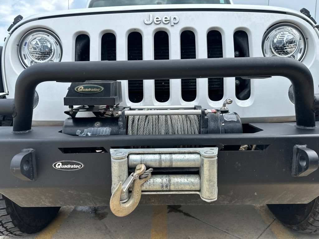 Used 2017 Jeep Wrangler Rubicon w/ Connectivity Group AWD/4WD image 32