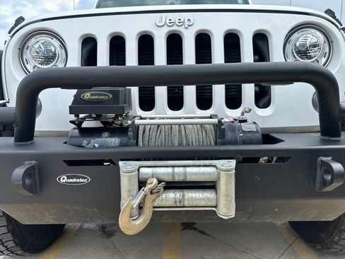 Used 2017 Jeep Wrangler Rubicon w/ Connectivity Group AWD/4WD image 32