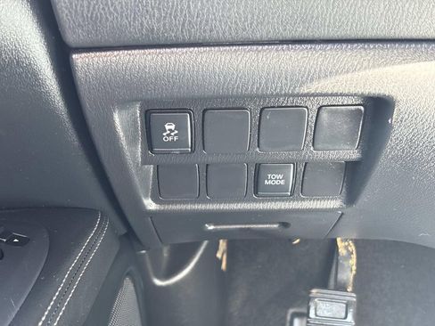 Used 2020 Nissan Pathfinder S image 24