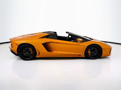 Used 2016 Lamborghini Aventador LP 700-4 image 4