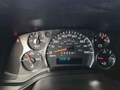 Used 2017 Chevrolet Express 3500 LT w/ LT Preferred Equipment Group image 16