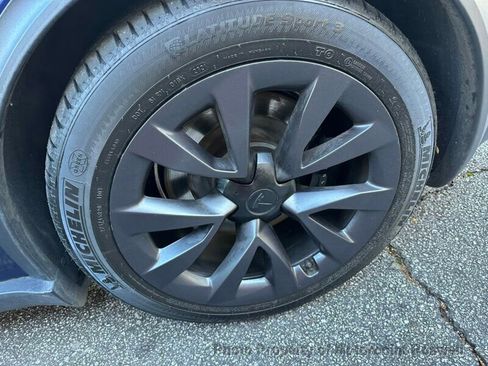 Used 2022 Tesla Model X Plaid image 23