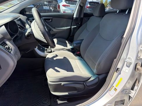 Used 2015 Hyundai Elantra SE FWD image 16
