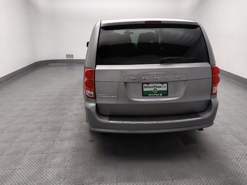 Used 2017 Dodge Grand Caravan SE FWD image 6