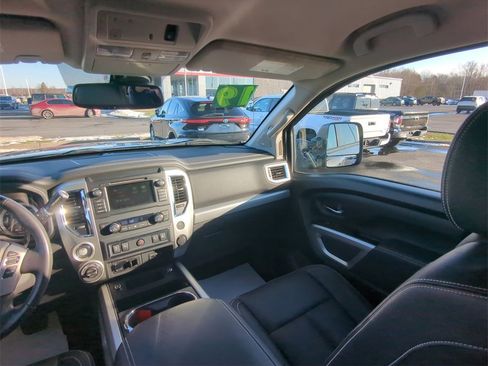 Used 2019 Nissan Titan PRO-4X w/ Pro-4x Convenience Package image 12