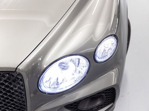 Used 2021 Bentley Bentayga image 43
