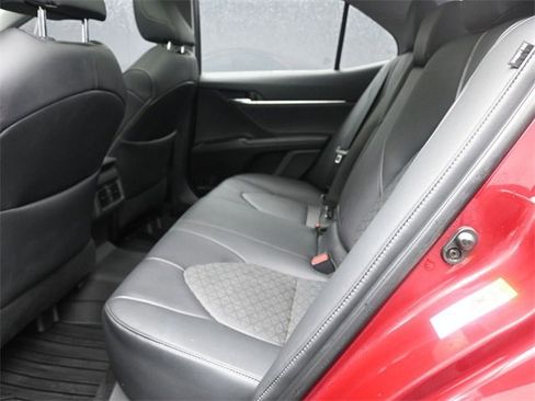 Used 2018 Toyota Camry XSE image 21