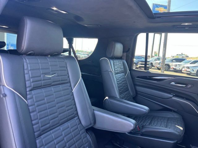 Used 2024 Cadillac Escalade ESV V w/ Heavy-Duty Trailer Package AWD/4WD image 30