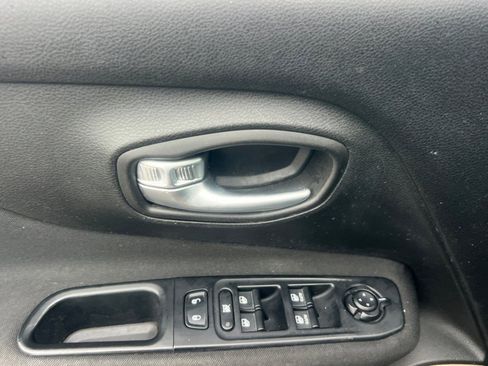 Used 2017 Jeep Renegade Sport w/ Power & Air Group image 9